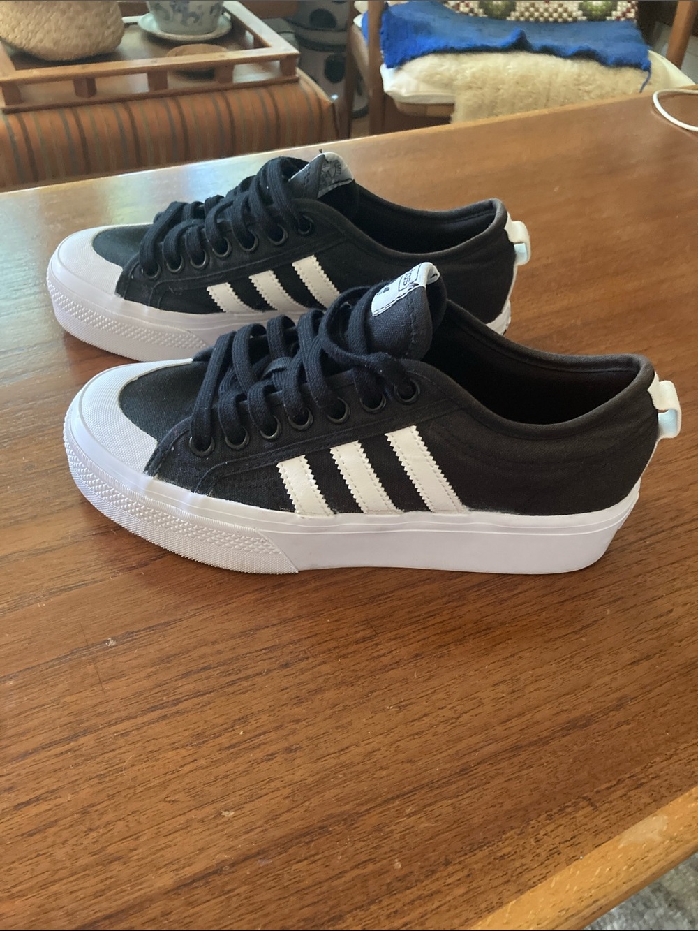 WOMENS ADIDAS NIZZA PLATFORM SIZE 9 EUC